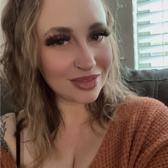 Meet your Posher, Baylee - Picture 3 of 4